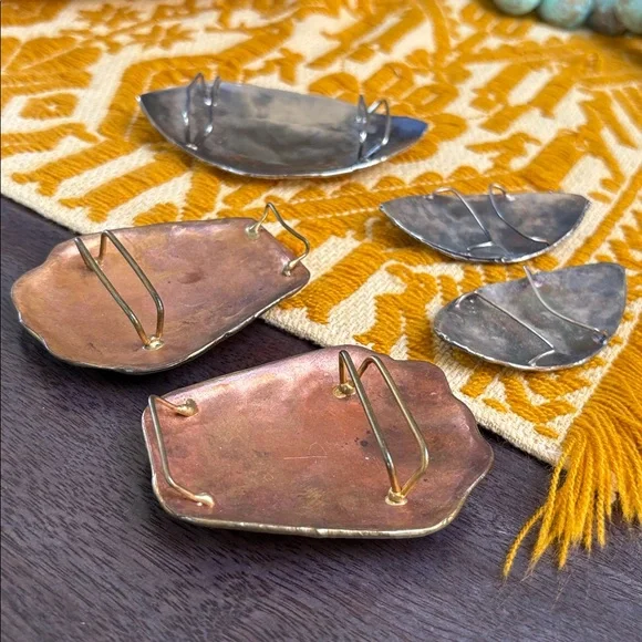 Lot of 5 Handmade Metal Belt Buckles and 3 Woven Sashes - Picture 8 of 12